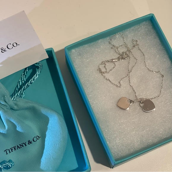 Tiffany & Co. Necklace with red/dark pink heart. - Picture 3 of 4